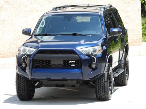 Used 2020 Toyota 4Runner SR5 AWD/4WD image 27