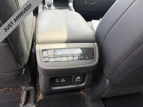 Used 2023 Nissan Pathfinder Platinum w/ Black Appearance Package AWD/4WD image 15