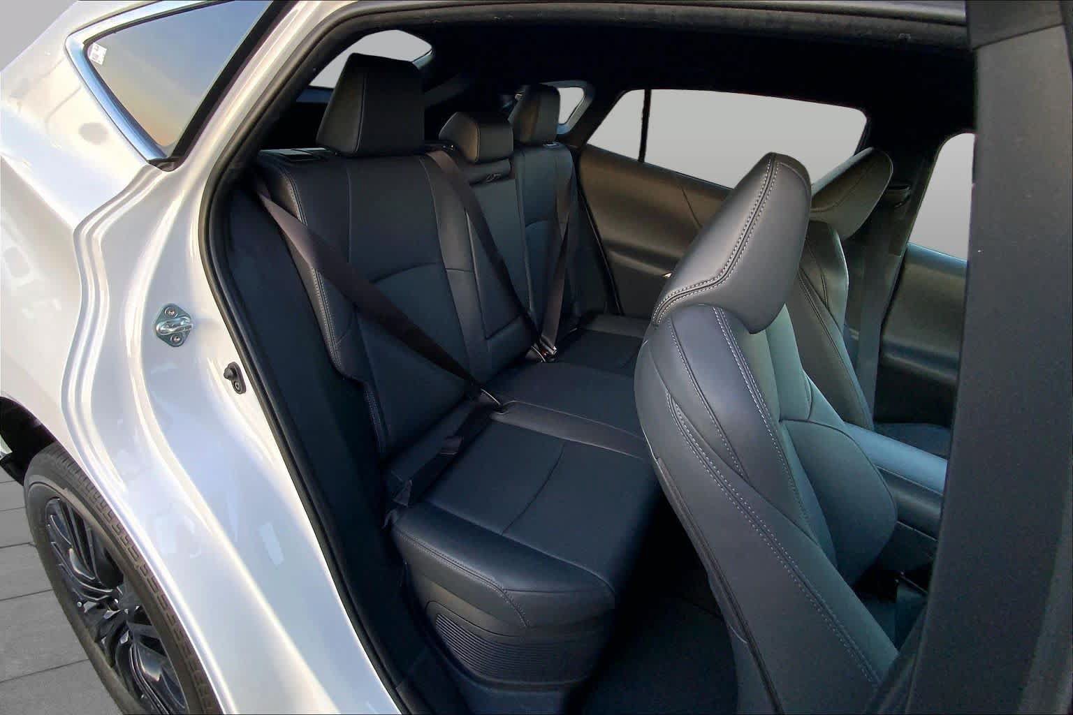 Used 2024 Toyota Venza Nightshade AWD/4WD image 17