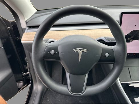 Used 2021 Tesla Model Y Long Range AWD/4WD image 21
