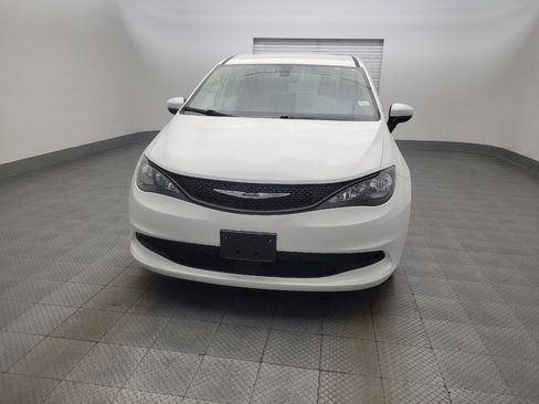 Used 2022 Chrysler Voyager LX FWD image 15