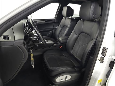 Used 2018 Porsche Macan image 16