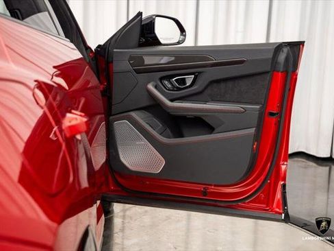 Used 2023 Lamborghini Urus S image 38