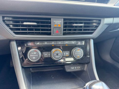 Used 2024 Volkswagen Jetta SE FWD image 20