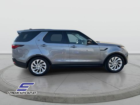 Used 2024 Land Rover Discovery S image 5