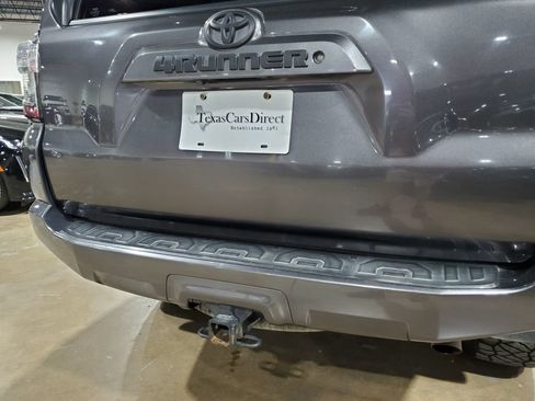 Used 2019 Toyota 4Runner SR5 AWD/4WD image 37
