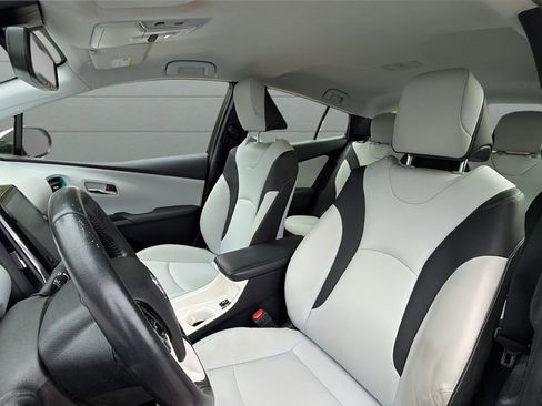 Used 2018 Toyota Prius Prime Advanced FWD image 24