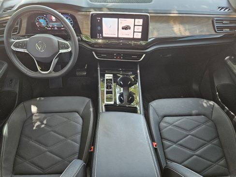 Used 2024 Volkswagen Atlas SE FWD image 16
