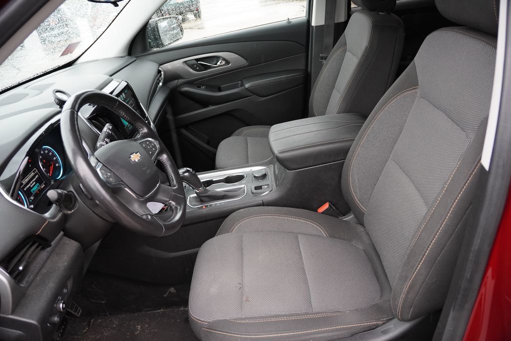 Used 2019 Chevrolet Traverse LT w/ LPO, Blackout Package AWD/4WD image 4