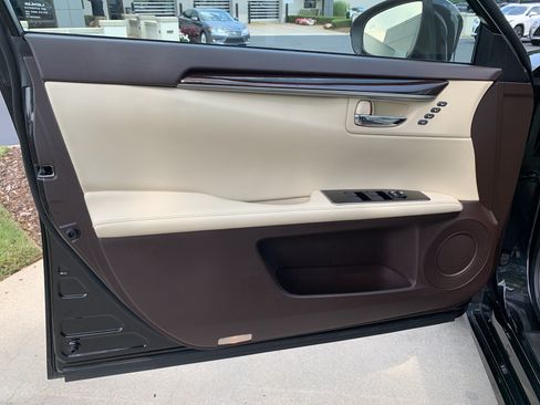 Used 2018 Lexus ES 350 w/ Navigation System Package FWD image 14