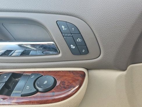 Used 2011 GMC Sierra 3500 SLT w/ SLT Convenience Package image 41