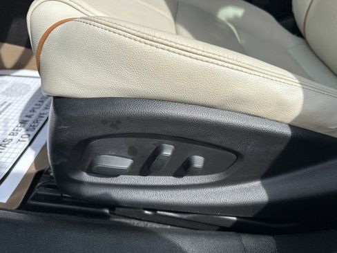 Used 2017 Chevrolet Impala Premier w/ Enhanced Convenience Package FWD image 12