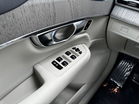 New 2025 Volvo XC90 B6 Plus w/ Protection Package Premier image 17