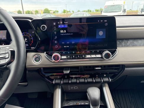 Used 2024 Chevrolet Colorado ZR2 w/ ZR2 Convenience Package III AWD/4WD image 20