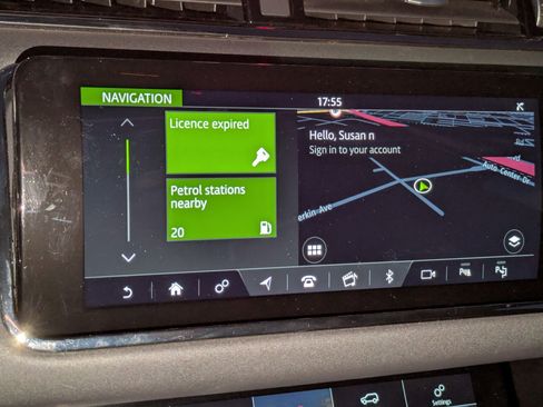 Used 2020 Land Rover Range Rover Evoque R-Dynamic SE image 18