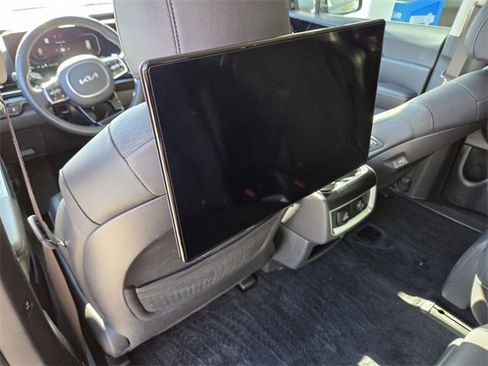Used 2025 Kia Carnival SX Prestige image 12