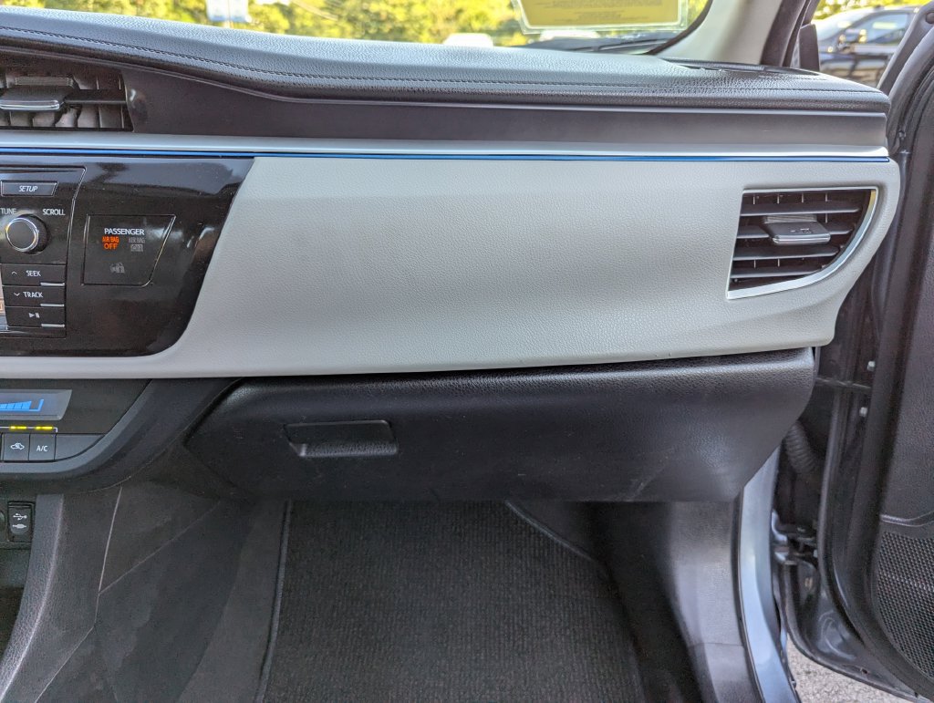 Used 2016 Toyota Corolla LE FWD image 33