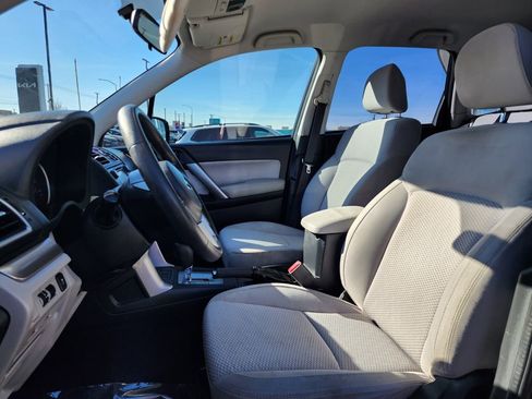 Used 2017 Subaru Forester 2.5i w/ Alloy Wheel Package image 10