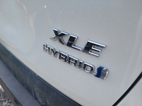 Certified 2022 Toyota RAV4 XLE Premium image 11