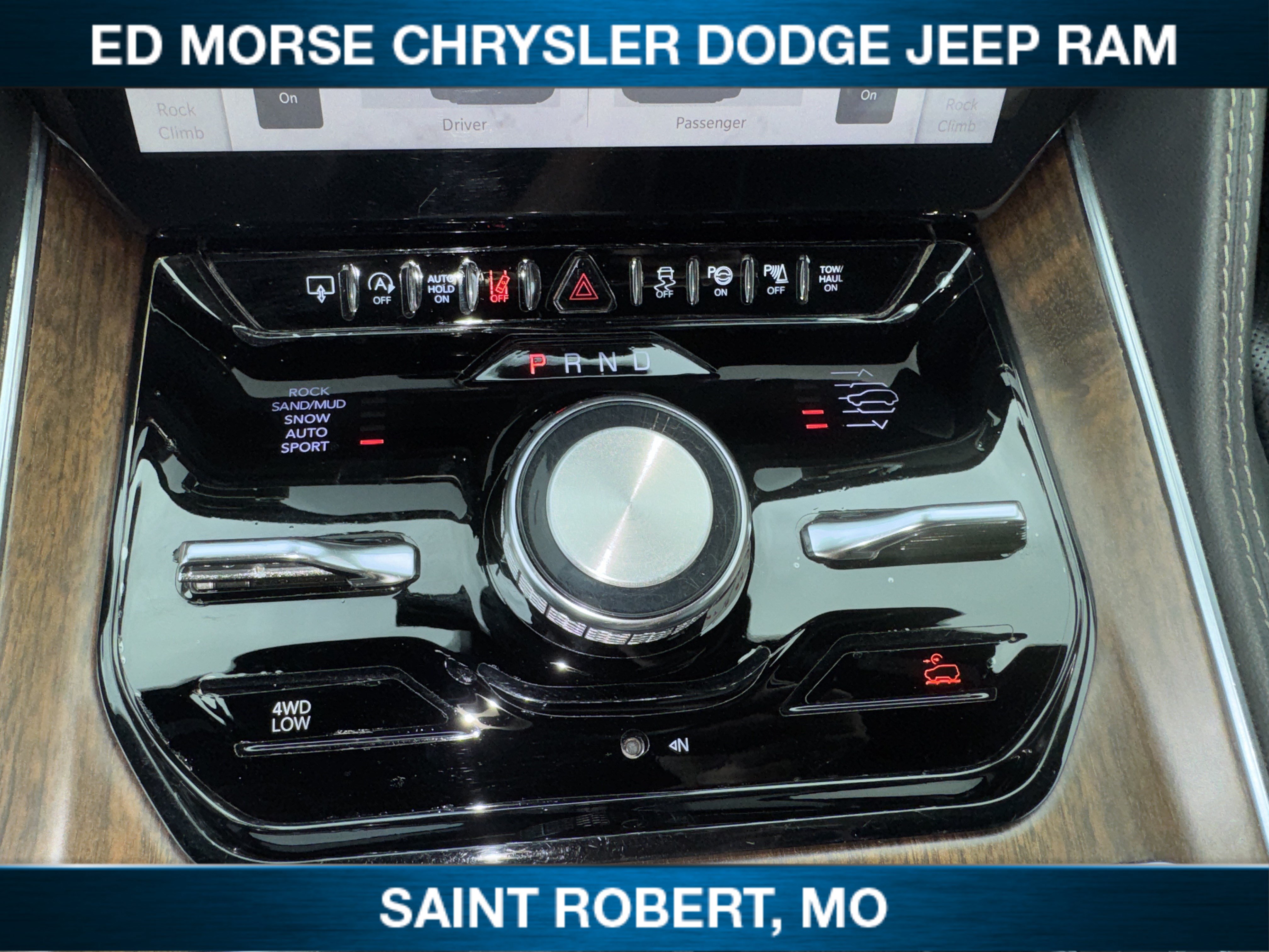 Used 2023 Jeep Grand Wagoneer L Series II AWD/4WD image 19