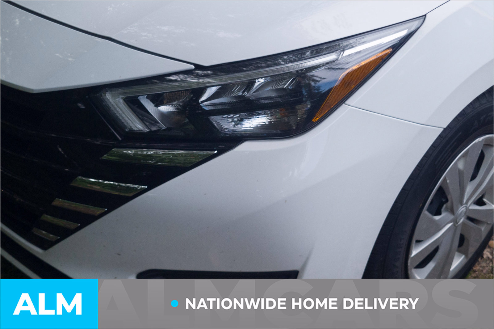 Used 2025 Nissan Versa S FWD image 4