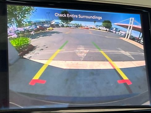 Used 2021 Chrysler Pacifica Touring w/ Uconnect Theater Family Group FWD image 23