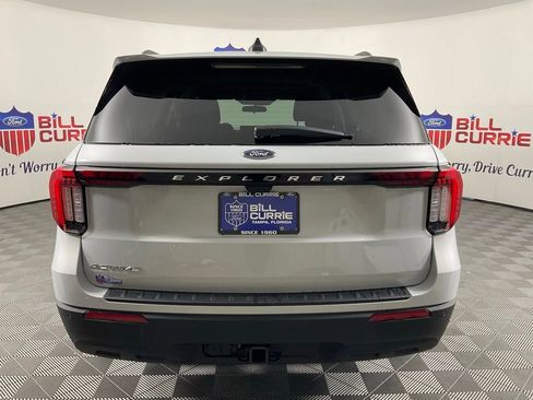 New 2026 Ford Explorer Active RWD image 4