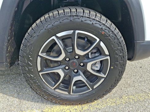 Certified 2025 Jeep Compass Trailhawk AWD/4WD image 33