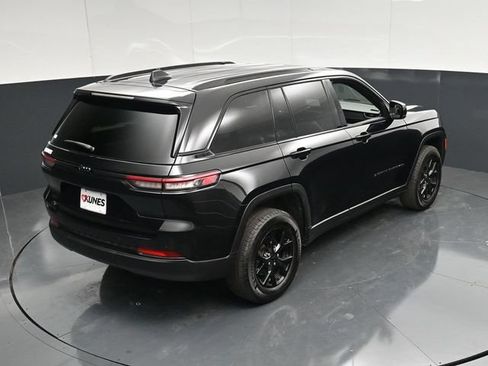 Used 2025 Jeep Grand Cherokee Altitude AWD/4WD image 41