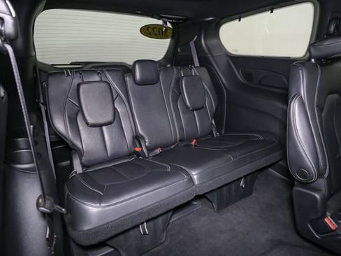 Used 2022 Chrysler Pacifica Touring-L w/ Uconnect Theater Family Group AWD/4WD image 21