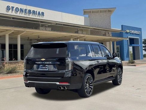 Used 2026 Chevrolet Suburban High Country AWD/4WD image 5