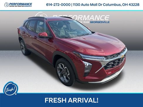 Used 2025 Chevrolet Trax LT w/ LT Convenience Package image 1