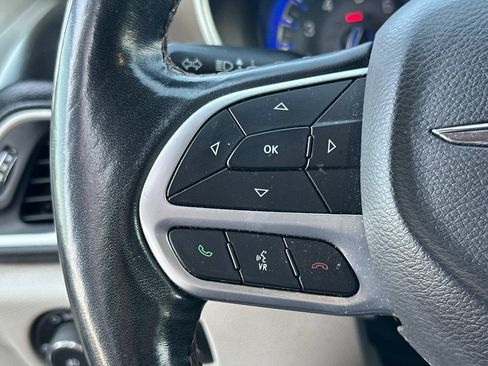 Used 2018 Chrysler Pacifica Touring-L Plus FWD image 34