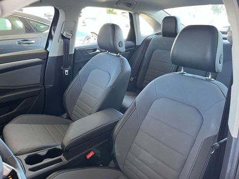 Used 2025 Volkswagen Jetta SE image 27