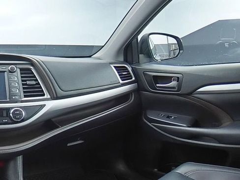 Used 2019 Toyota Highlander XLE AWD/4WD image 20