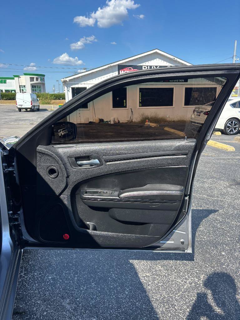 Used 2013 Chrysler 300 S RWD image 33