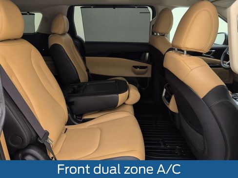 Used 2024 Kia Carnival EX FWD image 16
