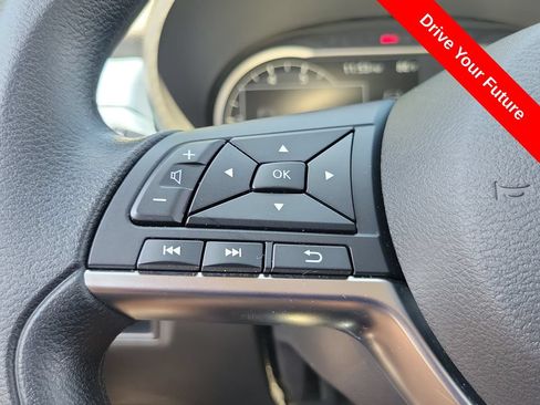Used 2025 Nissan Versa SV w/ Trunk Package FWD image 5