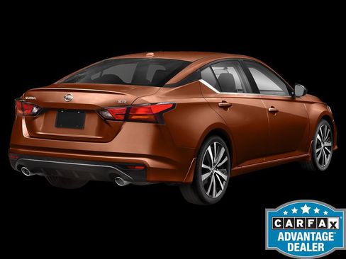Used 2021 Nissan Altima 2.5 SR w/ SR Premium Package image 2