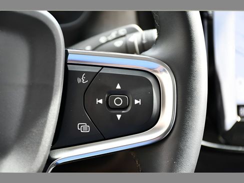 Certified 2023 Volvo XC40 B5 Plus w/ Protection Package Premier AWD/4WD image 34