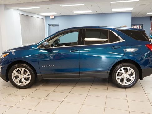 Used 2020 Chevrolet Equinox LT FWD image 2