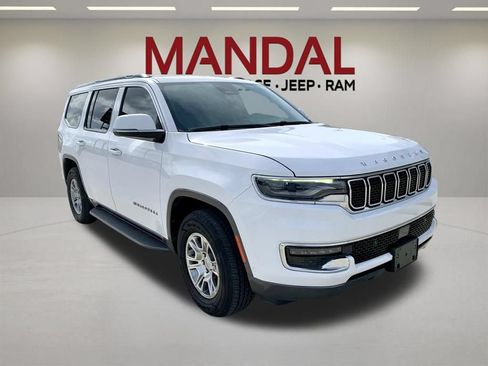 Used 2022 Jeep Wagoneer Series I AWD/4WD image 3