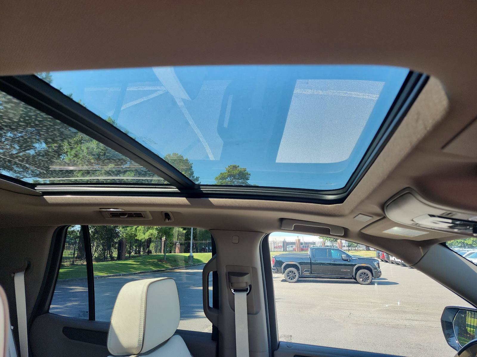 New 2027 GMC Yukon Denali w/ Sun & Power Step Package AWD/4WD image 7