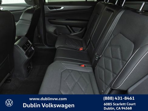 Used 2024 Volkswagen Atlas Cross Sport SE image 12