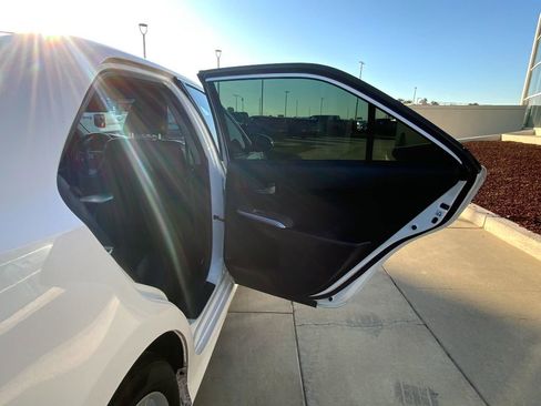 Used 2014 Toyota Camry SE image 15