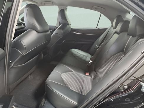 Used 2020 Toyota Camry SE w/ Cold Weather Package image 19