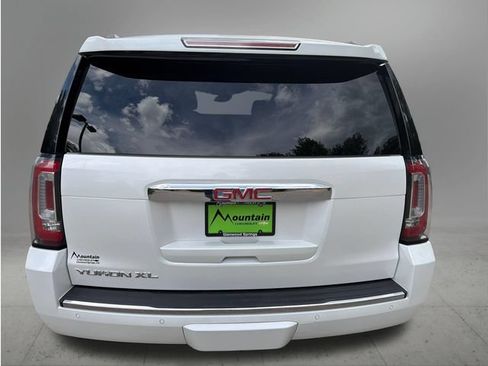 Used 2017 GMC Yukon XL Denali w/ Open Road Package AWD/4WD image 4