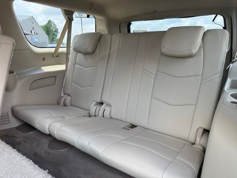 Used 2019 Cadillac Escalade ESV Luxury AWD/4WD image 15