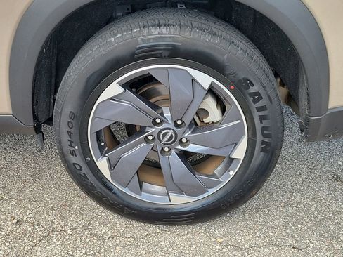 Used 2025 Nissan Rogue SV FWD image 5