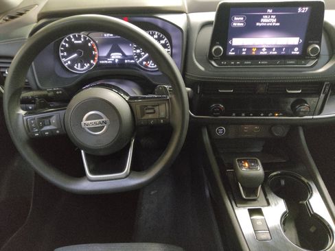 Used 2021 Nissan Rogue SV FWD image 22